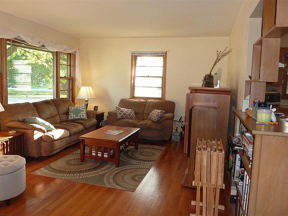 3rd image of 4004 Charles St
