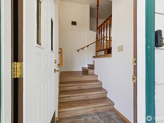 3rd image of 21 Diamond Street