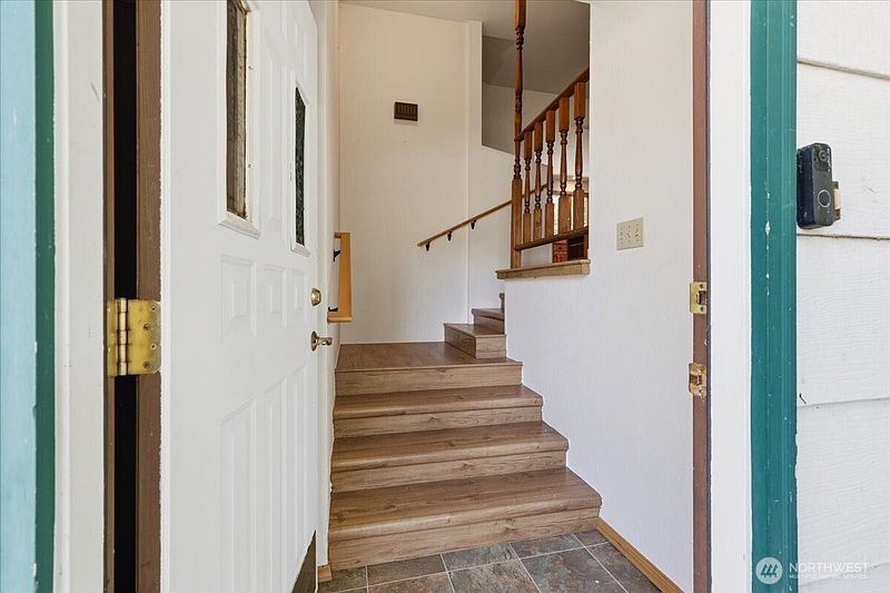 3rd image of 21 Diamond Street