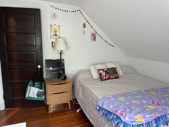 2nd image of 54 Burlington St #54