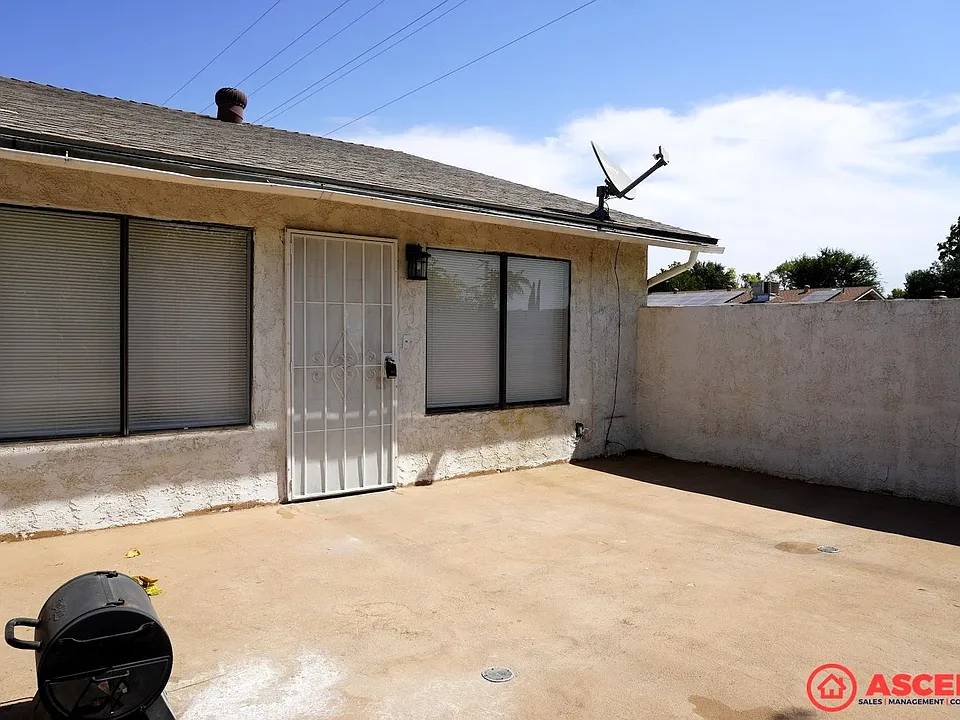 2905 La Costa St