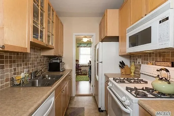 Sold by Douglas Elliman | media 12