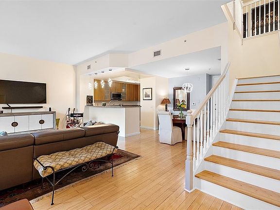 2nd image of 2633 NE 14th Avenue #112
