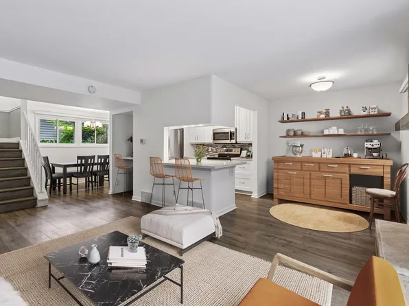 47 River Woods Ln, Burnsville, MN 55337