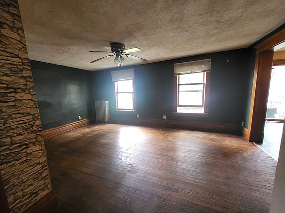 3rd image of 900 W Jackson St
