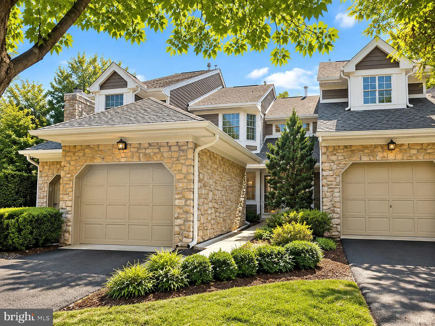 2 bed, 2.5 bath, 2010 sqft, $3,450 — Photo 4