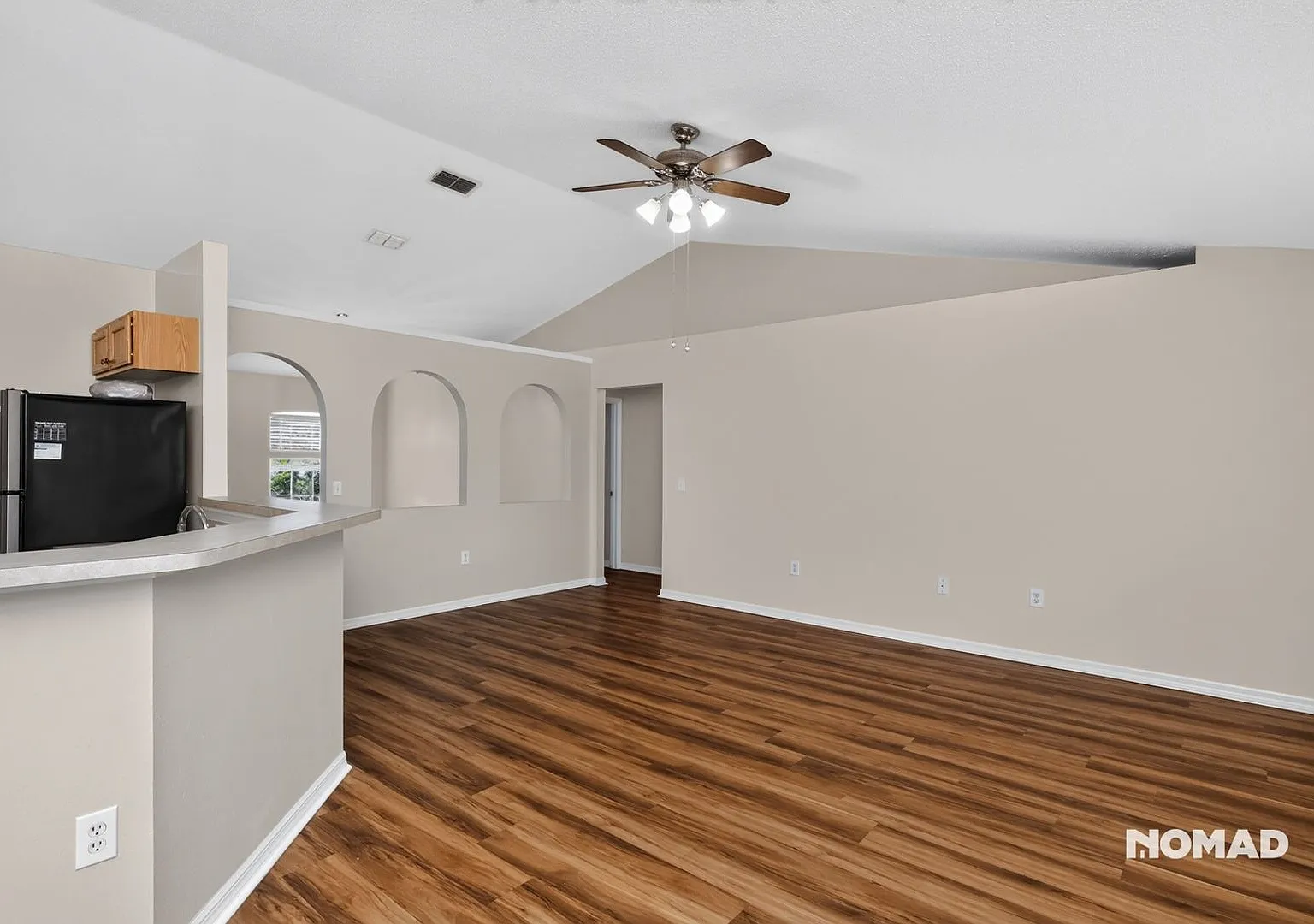 Spacious 4BR House in Spring Hill — Photo 3
