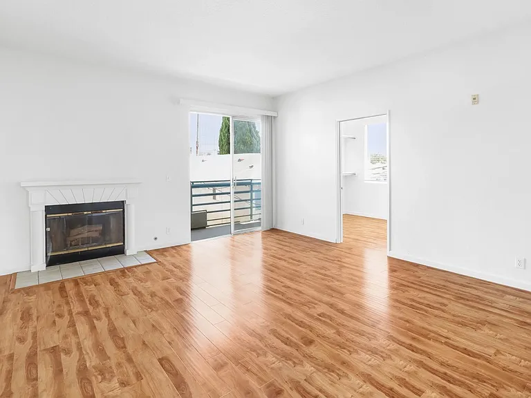 1828 Purdue Ave #203 — Photo 17