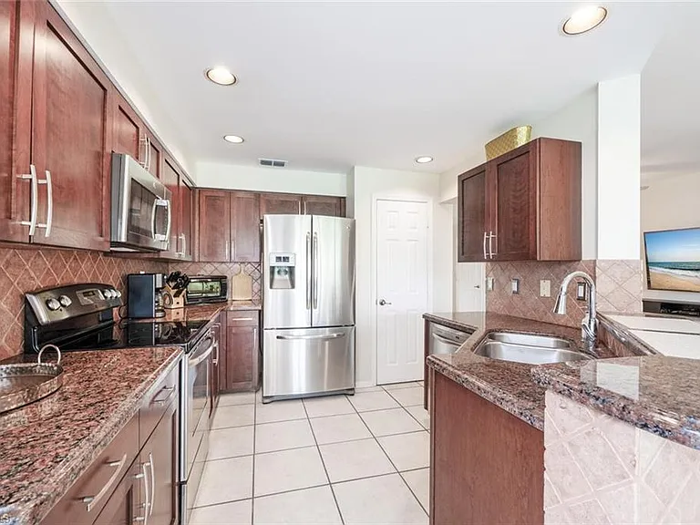 7762 Gardner Dr #102 — Photo 10