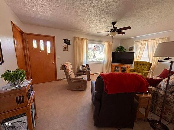 3rd image of 307 Koester St
