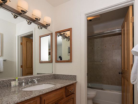 5th image of 2721 Sunburst Condo Dr