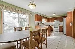 35 Kingsplate Cres — Photo 6