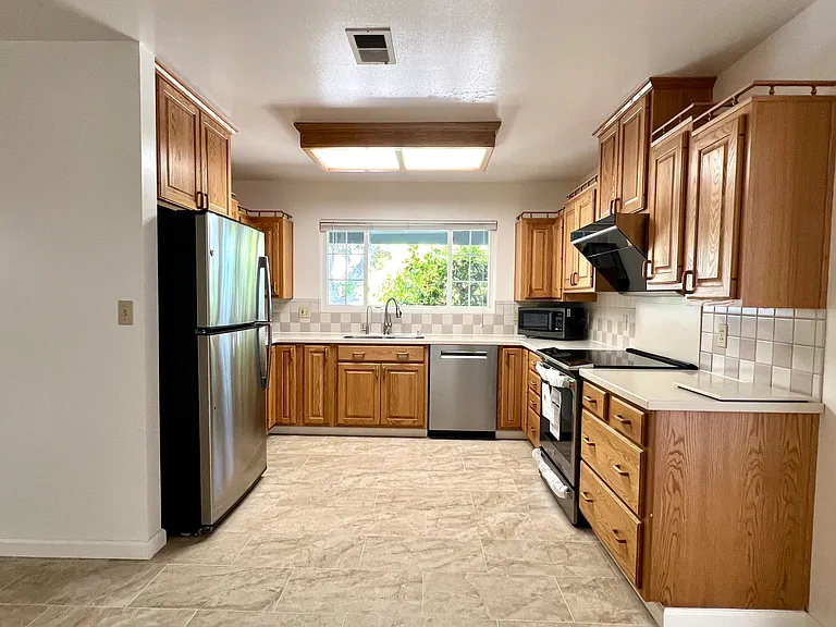 3708 Mauney Ct — Photo 10