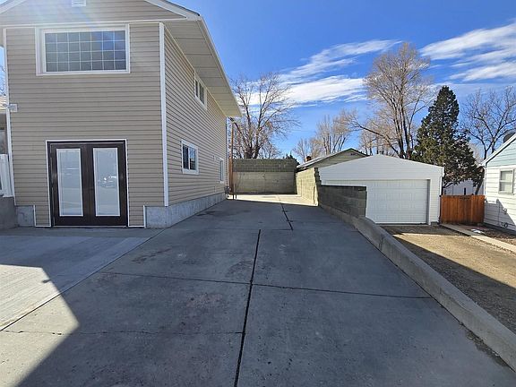 4th image of 1926 Opal St