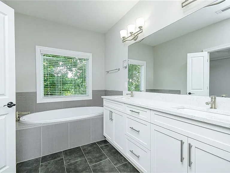1299 Linden Ct NE — Photo 34