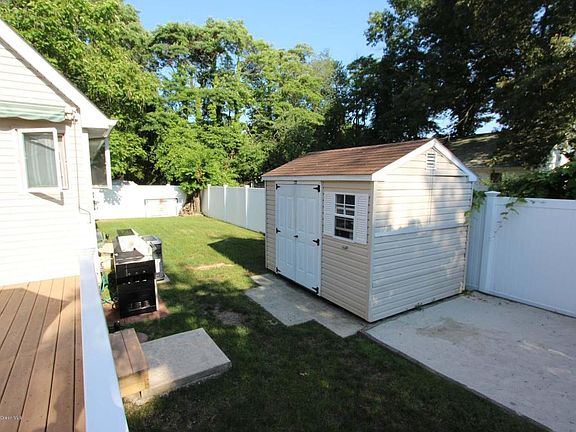 5th image of 11 Rickard Ct