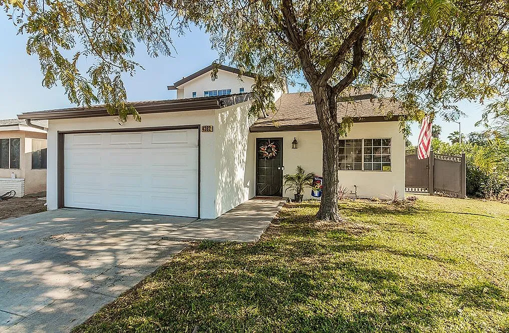 4392 N Dante Ave photo 1