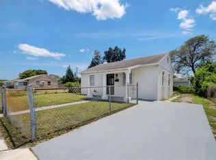 579 W 4th St, Riviera Beach, FL 33404