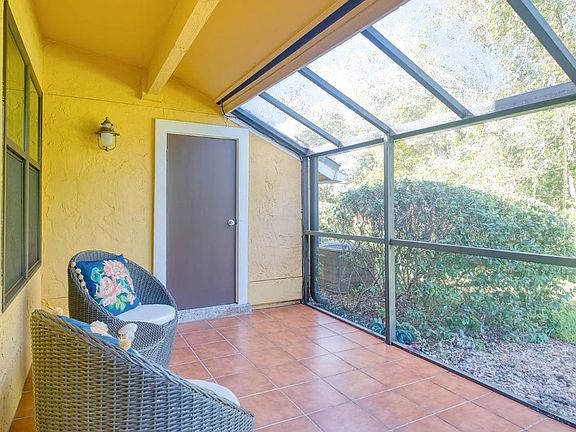 Screened in lanai