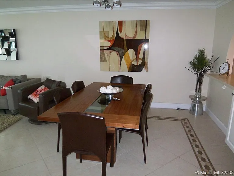 5151 Collins Ave #1030 — Photo 8