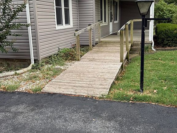 4th image of 809 Irwin St