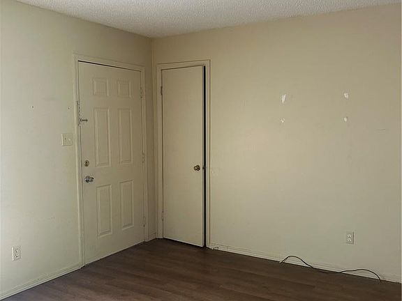 4th image of 405 E E St #M