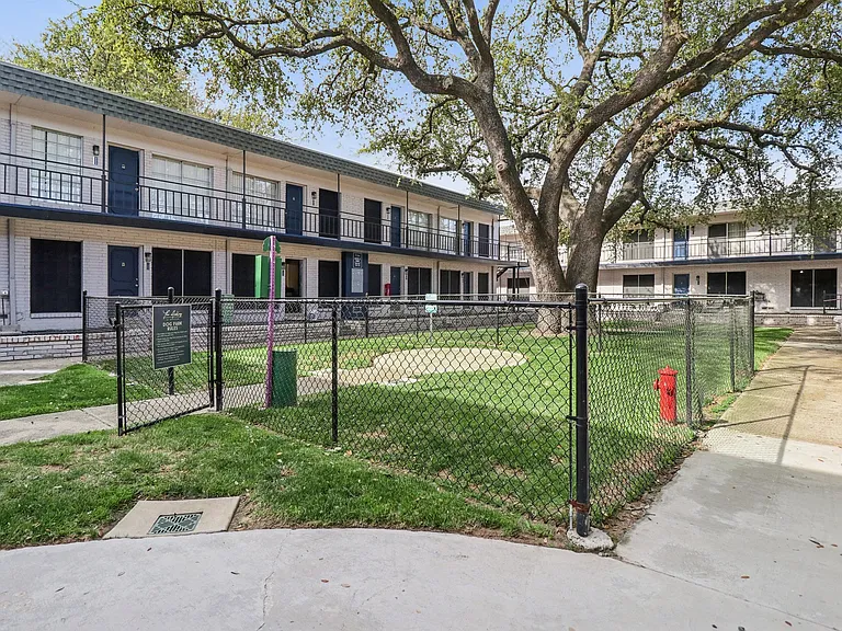 The Ashley at Bluffview Apartments — Photo 50