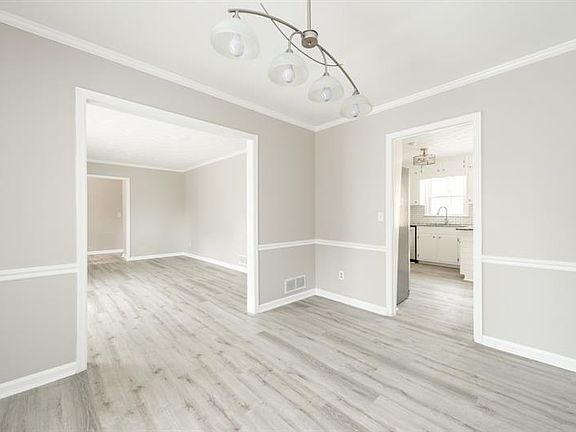 5th image of 2749 Fieldstone Dr SE