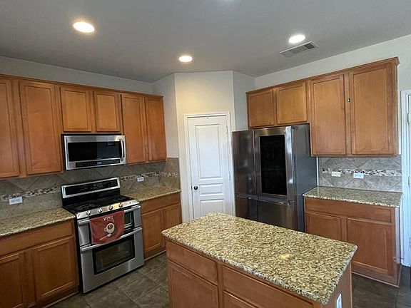 3rd image of 4227 Fairmeadow Dr