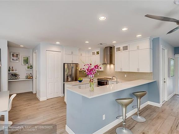4th image of 608 SW 15th St #C
