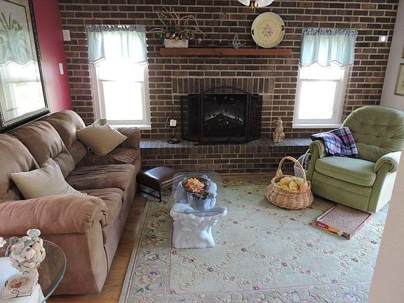 4th image of 308 Tyler Ave