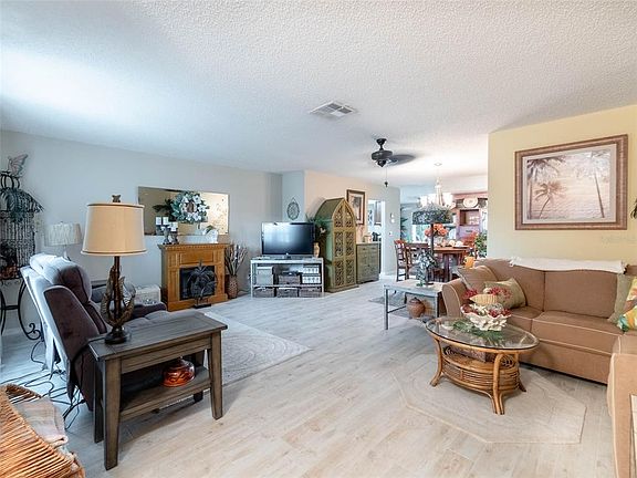 4th image of 1004 Bluewater Dr