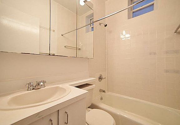 3rd image of 316 E 84th St APT 1R