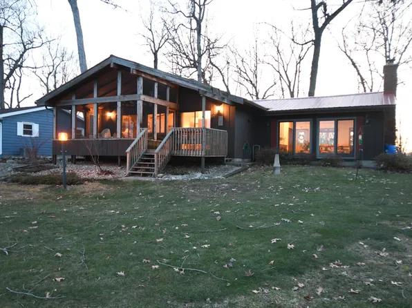 64433 Parkwood Ct, Paw Paw, MI 49079