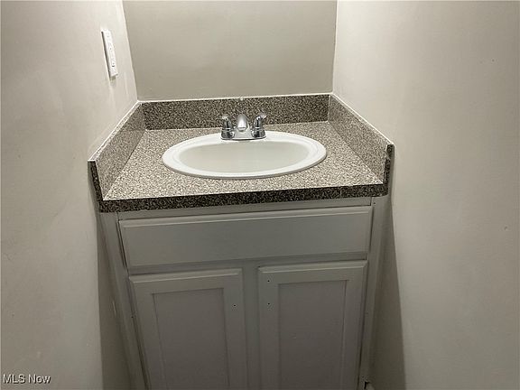 5th image of 108 Morse Ave