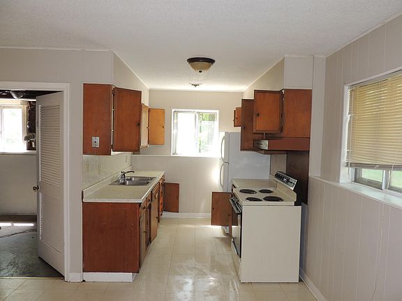 4th image of 667 Santa Fe St