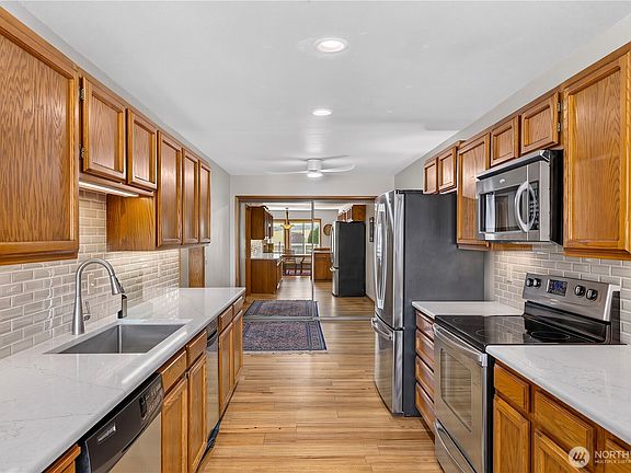 4th image of 1800 Skyline Way #206