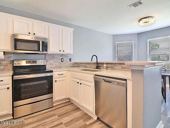 4th image of 13369 Martin Ct