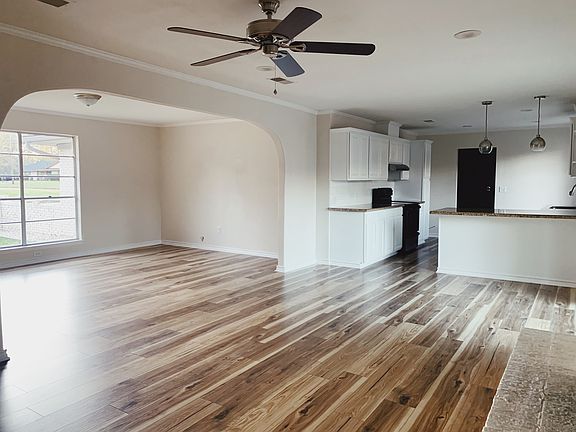 4th image of 1001 Jones St