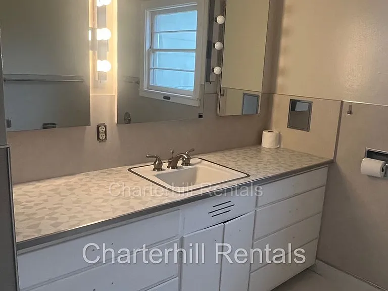 122 S Main St — Photo 5