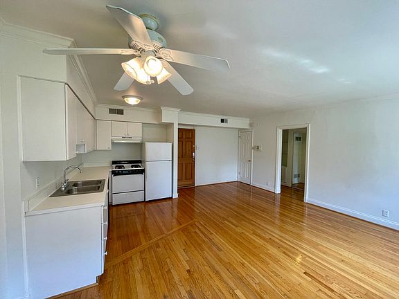 5th image of 765 Westwood Dr APT 211