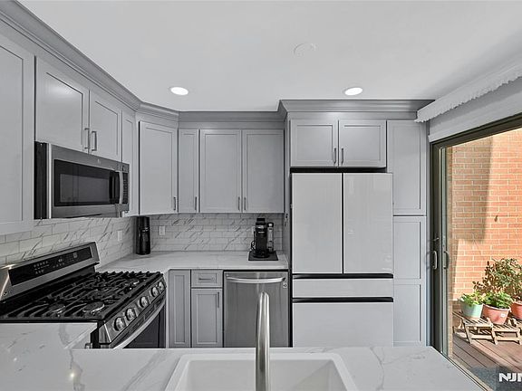 2nd image of 5 Yorkview Drive