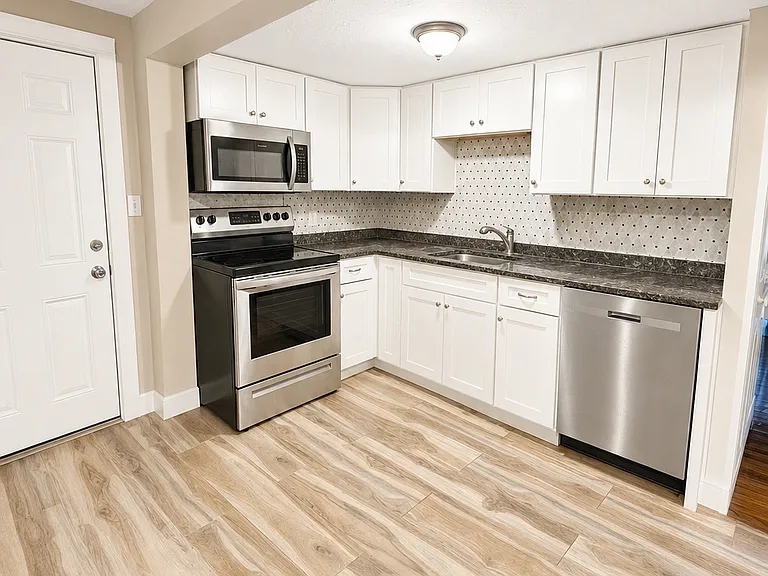 549 Mattakeesett St #A — Photo 3