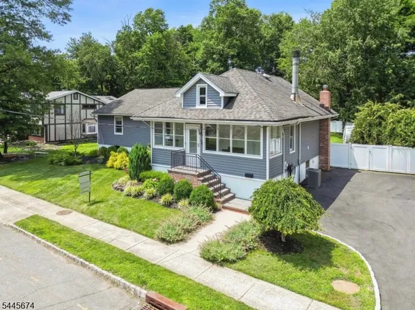 54 Davenport Ave, Roseland Boro, NJ 07068