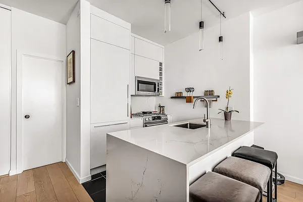 62 West 62nd Street — Photo 4