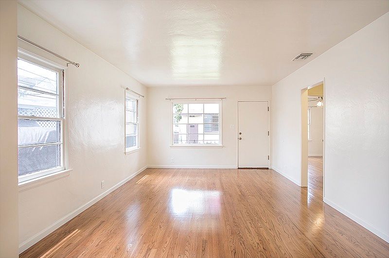 1st image of 3043 Glenhurst Ave