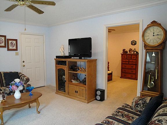 5th image of 418 Cherry Laurel Dr