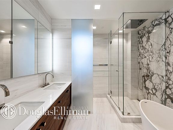 4th image of 944 Park Ave #8