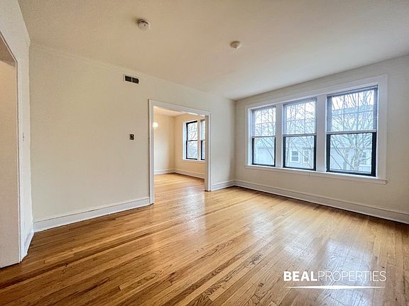 2nd image of 1444 W Byron St #14442