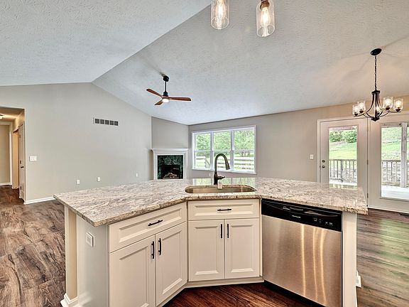 3rd image of 2094 Canyon Ct